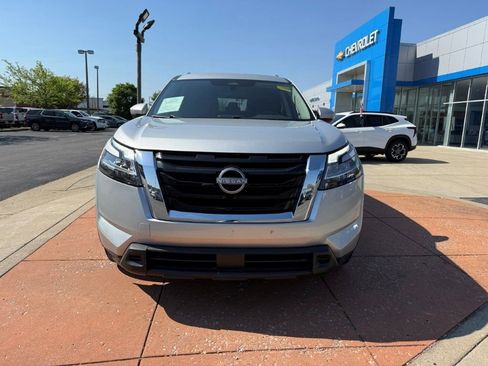 Used 2022 Nissan Pathfinder SV FWD image 2