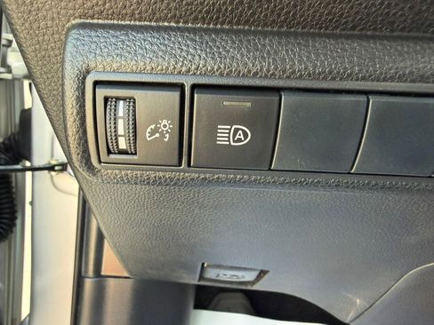 Used 2019 Toyota Corolla SE FWD image 31