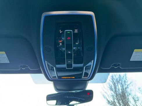 Used 2023 Audi A8 L 3.0T image 22