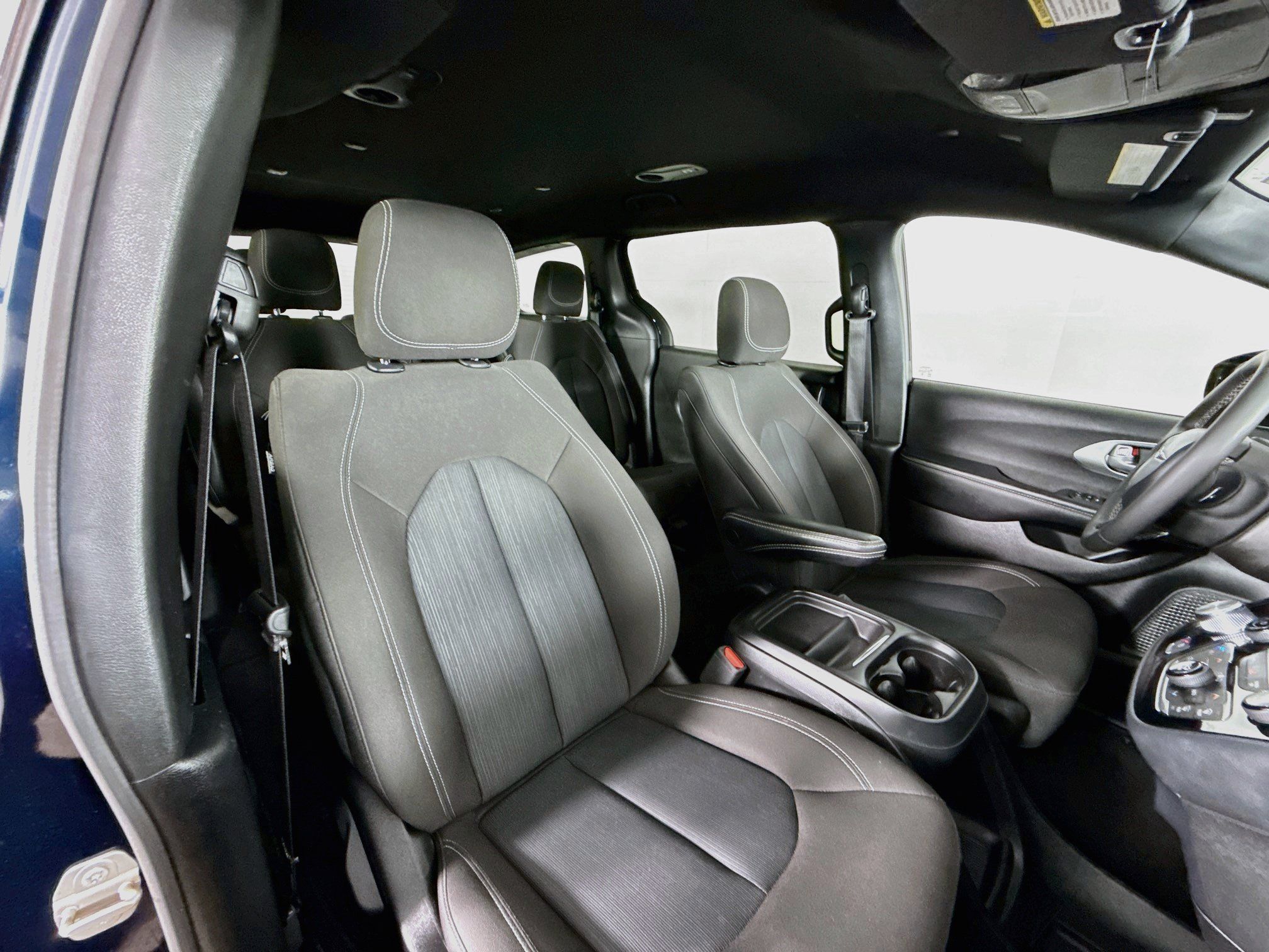 Used 2024 Chrysler Pacifica Touring FWD image 35