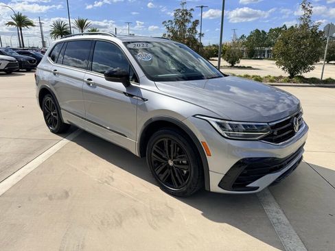 Used 2022 Volkswagen Tiguan SE R-Line image 4