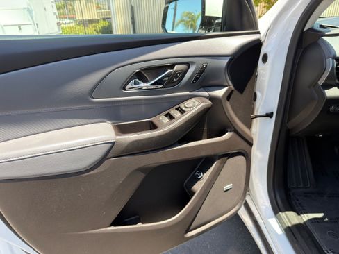 Used 2019 Chevrolet Traverse Premier w/ Driver Confidence II Package FWD image 25