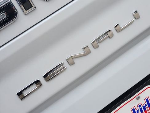 Used 2026 GMC Sierra 2500 Denali Ultimate image 9