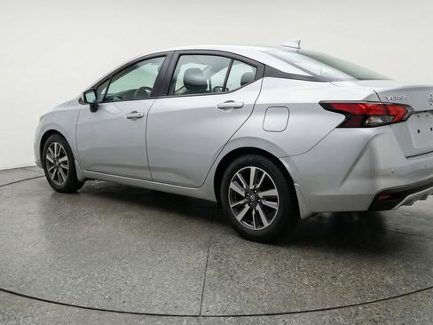 Used 2025 Nissan Versa SV image 5