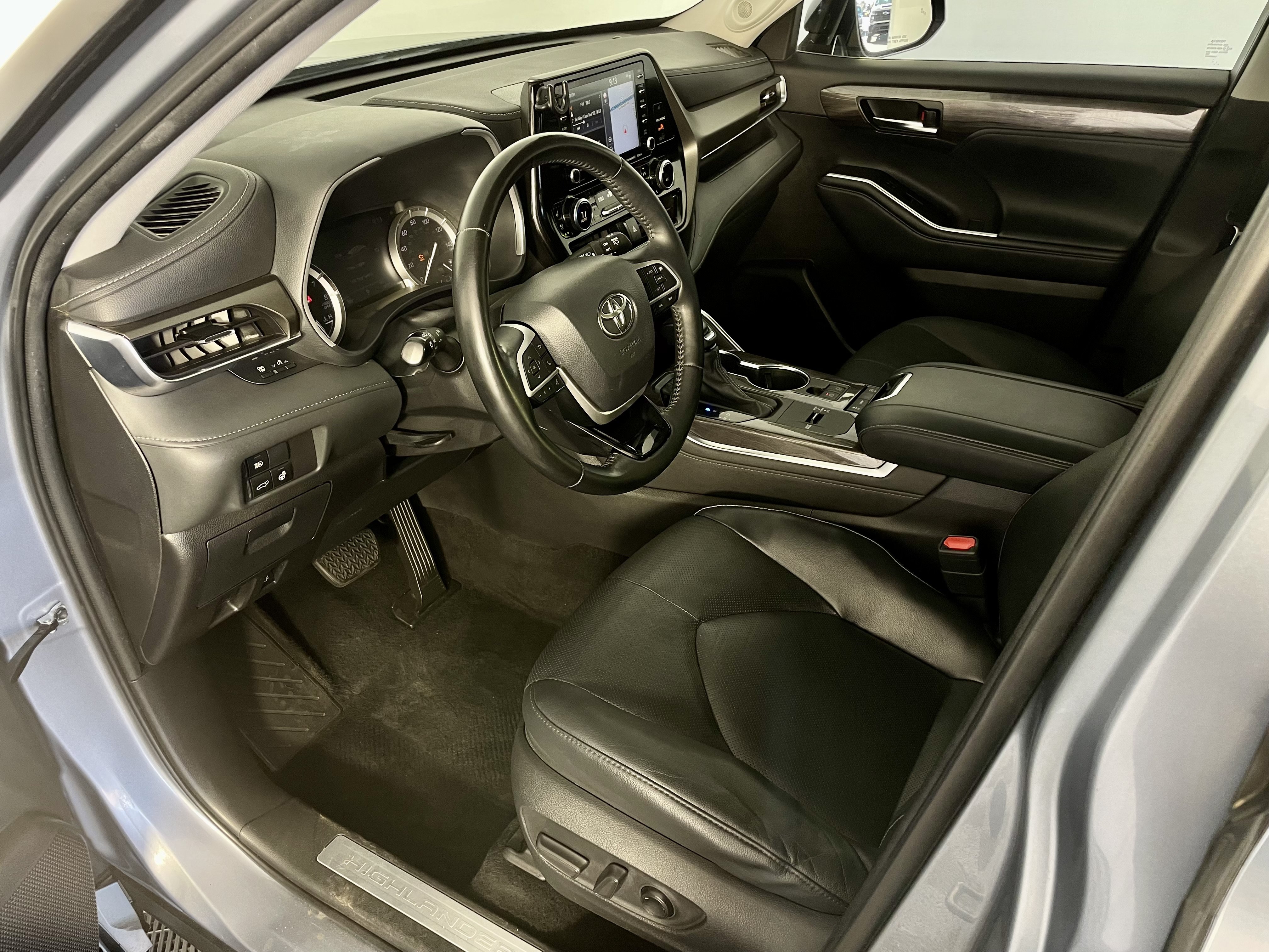 Used 2022 Toyota Highlander Limited FWD image 8
