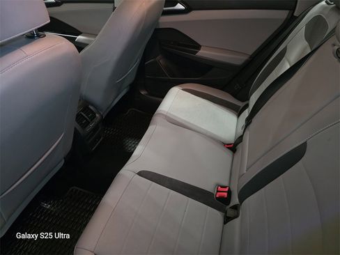 Used 2023 Volkswagen Taos SE w/ Black Wheel Package image 21