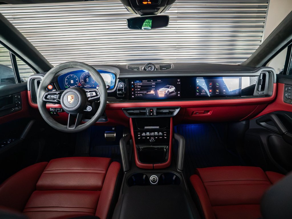 Certified 2025 Porsche Cayenne GTS AWD/4WD image 24