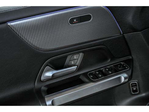 Certified 2022 Mercedes-Benz GLB 250 4MATIC image 9