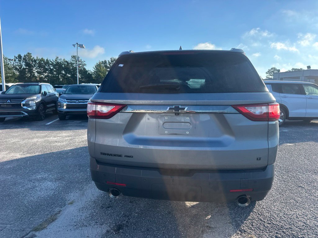 Used 2021 Chevrolet Traverse LT w/ LPO, Blackout Package AWD/4WD image 4