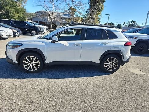 Used 2023 Toyota Corolla Cross XLE image 2