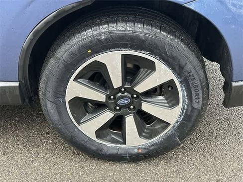 Used 2017 Subaru Forester 2.5i Premium w/ All-Weather Package image 5