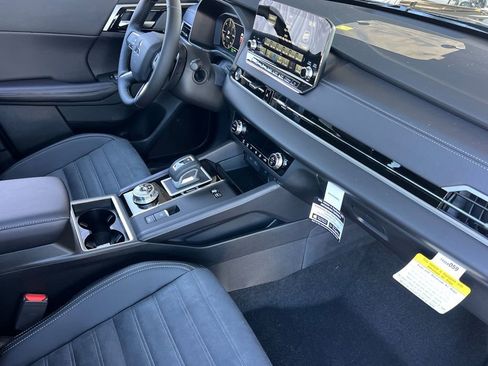 New 2025 Mitsubishi Outlander SE image 17