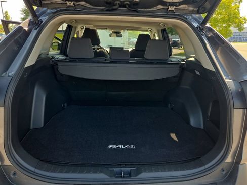 Used 2019 Toyota RAV4 XLE w/ Convenience Package FWD image 27