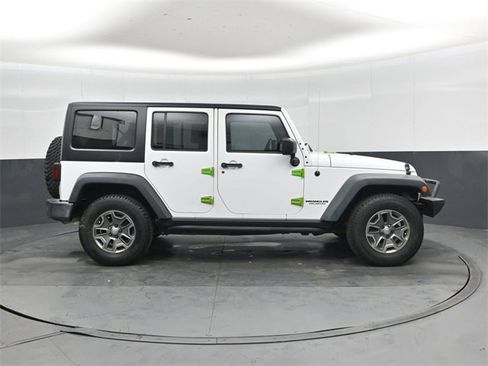 Used 2017 Jeep Wrangler Unlimited Rubicon image 2