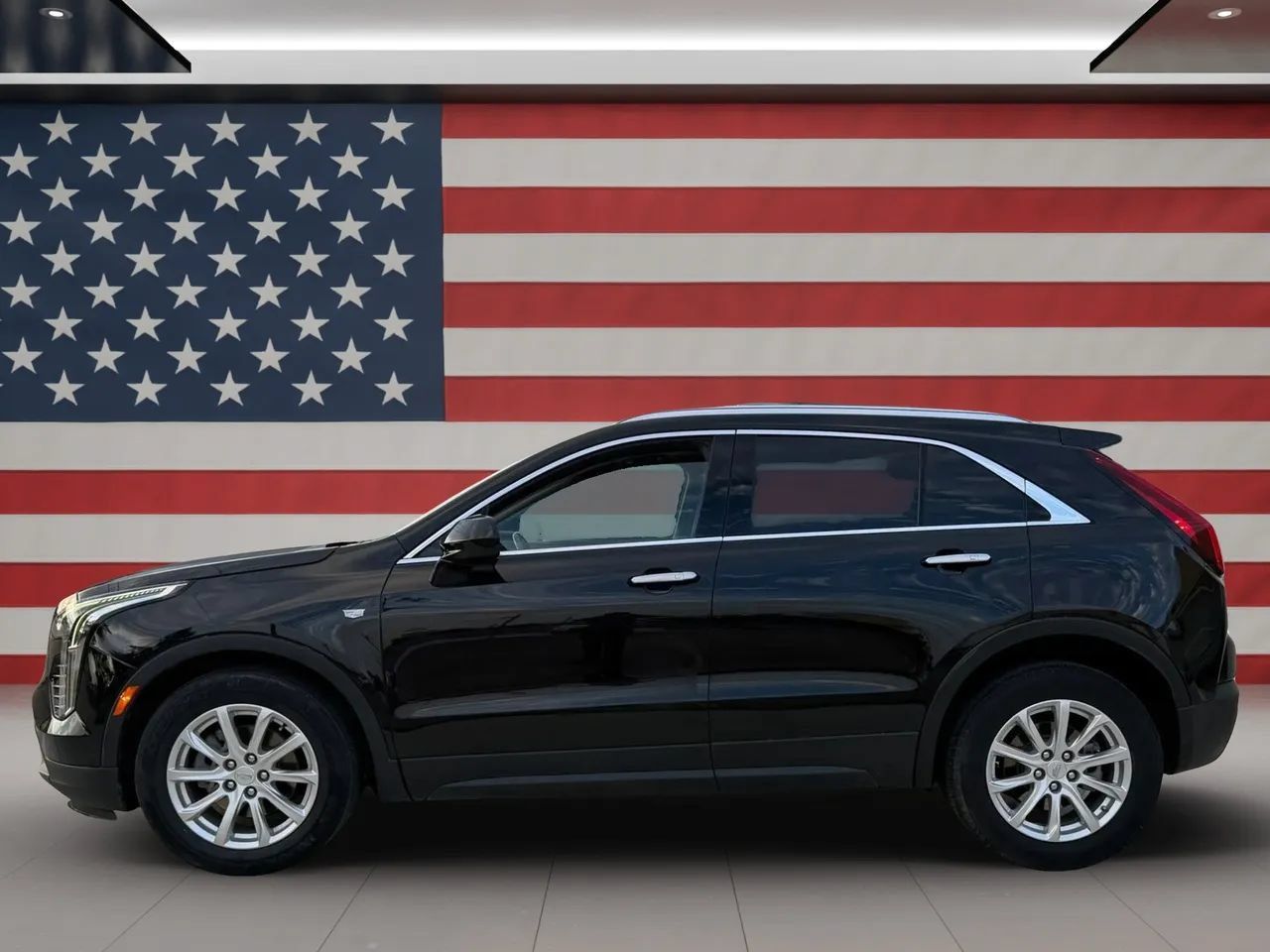 Used 2023 Cadillac XT4 Luxury w/ Cold Weather Package FWD image 6