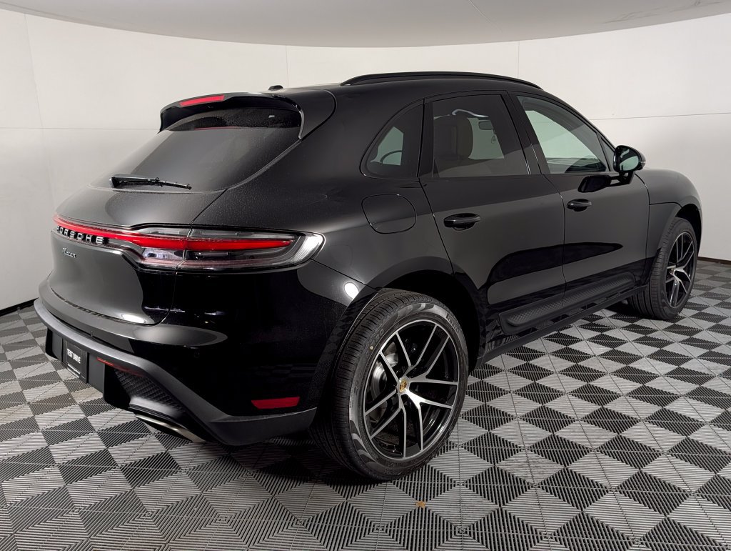 Certified 2026 Porsche Macan AWD/4WD image 7
