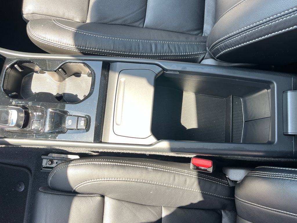 Used 2023 Volvo XC40 B5 Plus w/ Driver Assist Package AWD/4WD image 26