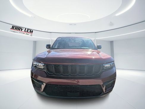 New 2025 Jeep Grand Cherokee Altitude image 7