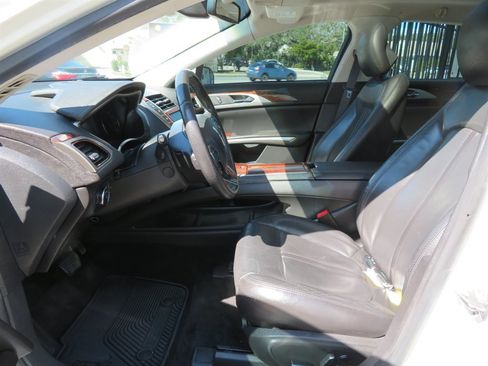 Used 2013 Lincoln MKZ Reserve image 10