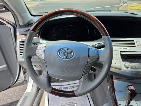 Used 2010 Toyota Avalon Limited FWD image 17