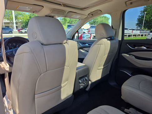 Used 2018 Buick Enclave Premium w/ Experience Buick Package FWD image 16