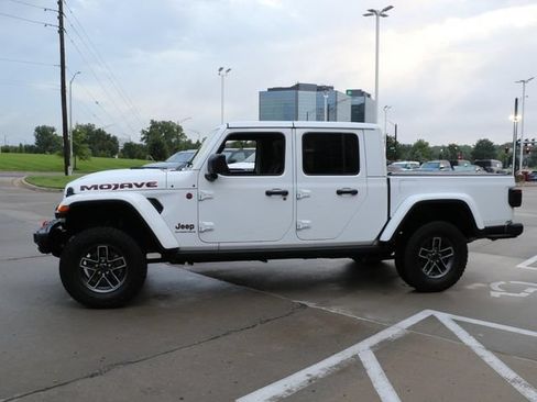 Used 2025 Jeep Gladiator Mojave AWD/4WD image 4