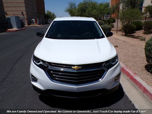 Used 2020 Chevrolet Equinox LS FWD image 2