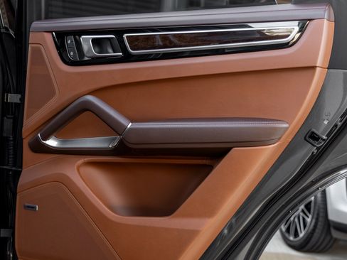 Certified 2023 Porsche Cayenne Turbo S image 40