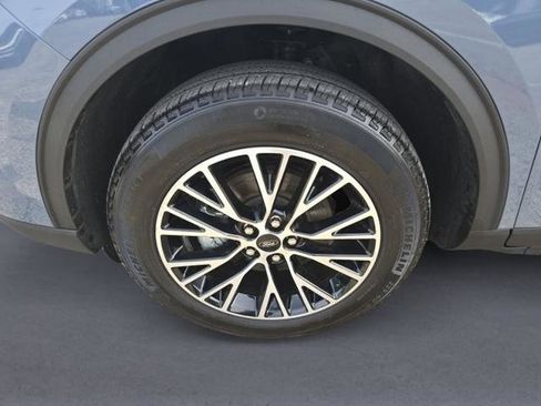 Certified 2025 Ford Escape SE FWD image 27