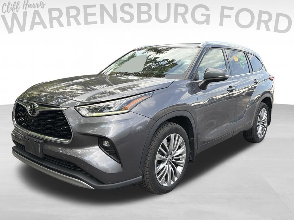 Used 2021 Toyota Highlander Platinum AWD/4WD image 3