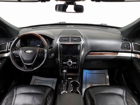 Used 2019 Ford Explorer Platinum image 39