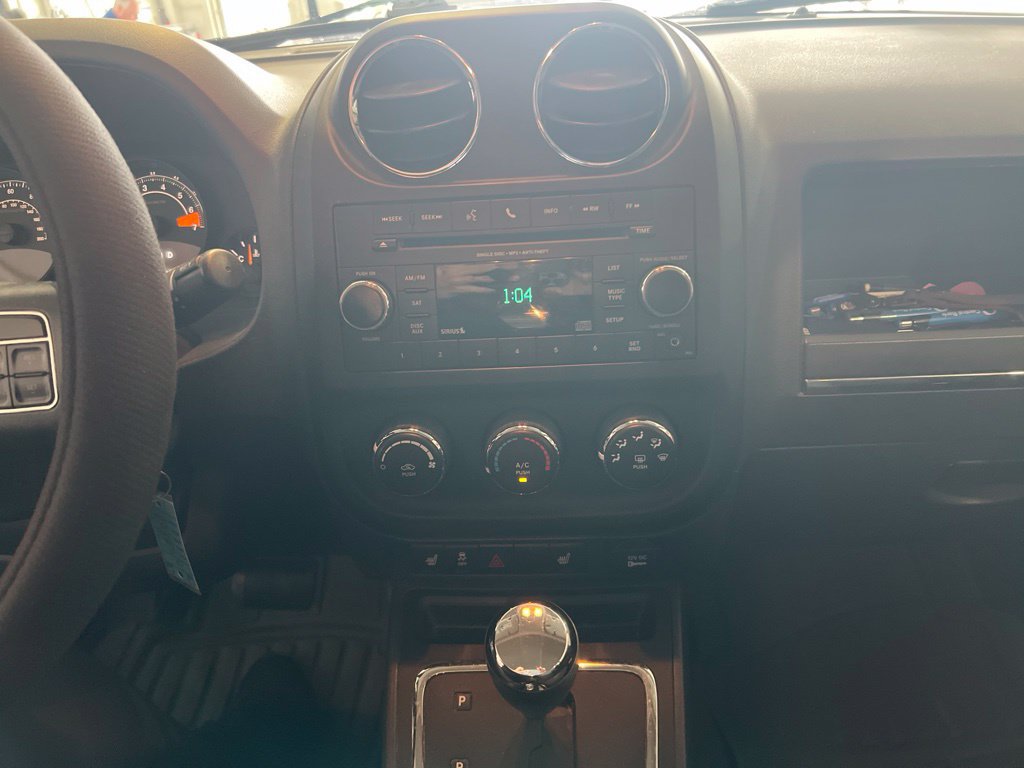 Used 2017 Jeep Patriot Latitude AWD/4WD image 8