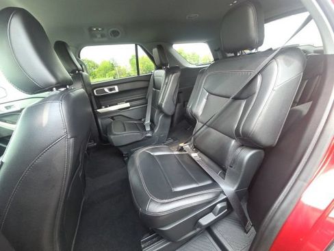 Used 2021 Ford Explorer XLT w/ Equipment Group 202A AWD/4WD image 17