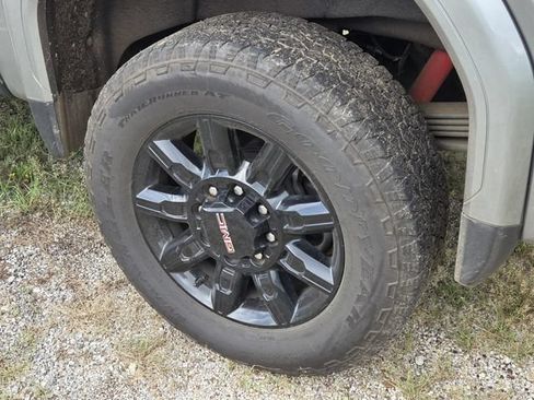 Used 2024 GMC Sierra 2500 AT4 w/ AT4 Preferred Package AWD/4WD image 7