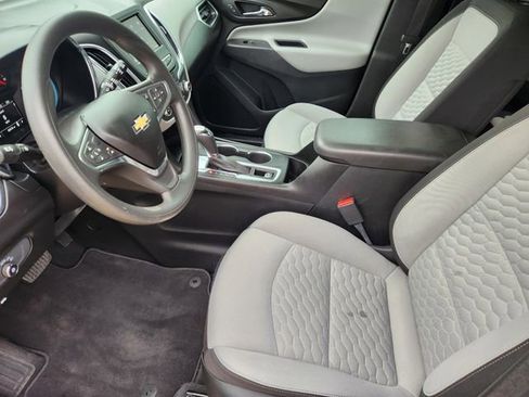 Used 2020 Chevrolet Equinox LS w/ LS Convenience Package FWD image 4