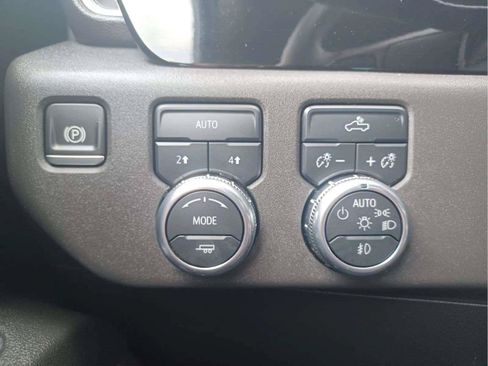 Used 2024 GMC Sierra 1500 4x4 Crew Cab Elevation image 17