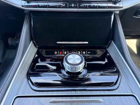 Used 2024 Jeep Wagoneer Series II image 17