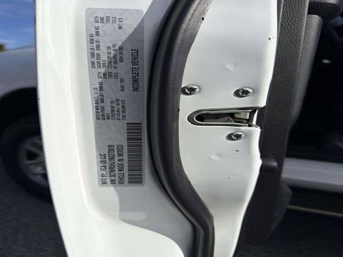 Used 2022 RAM 2500 Tradesman w/ Chrome Appearance Group image 27