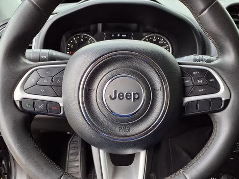 Used 2018 Jeep Renegade Latitude AWD/4WD image 16