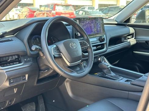 Used 2025 Toyota Grand Highlander FWD image 9
