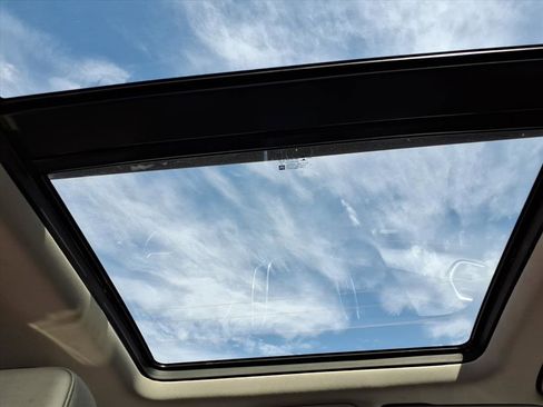 Used 2018 Chevrolet Equinox Premier image 14