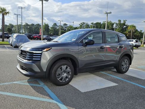 Used 2025 Nissan Kicks S image 2