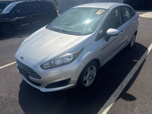 Used 2018 Ford Fiesta SE FWD image 1