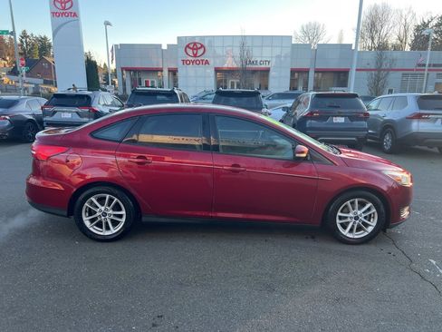 Used 2015 Ford Focus SE image 3