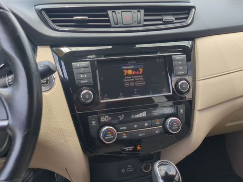 Used 2020 Nissan Rogue SV FWD image 19