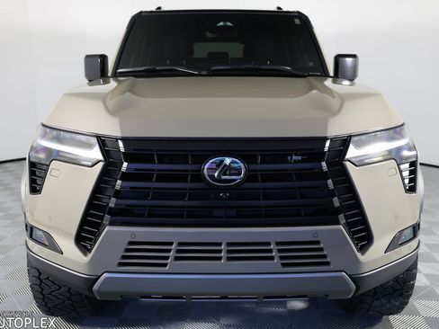 Used 2025 Lexus GX 550 image 2