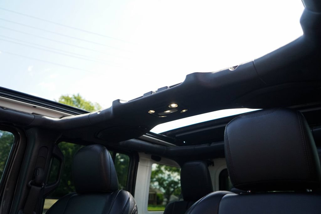Used 2021 Jeep Wrangler Unlimited Sahara AWD/4WD image 12
