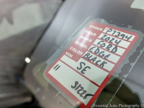 Used 2024 Ford Edge SE w/ Black Appearance Package image 27