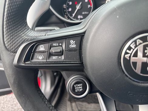 Used 2022 Alfa Romeo Giulia Veloce image 31