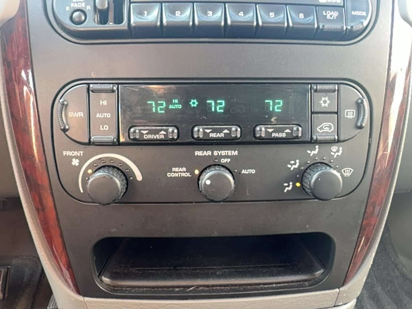 Used 2004 Chrysler Town & Country Touring w/ Leather Interior Group FWD image 14